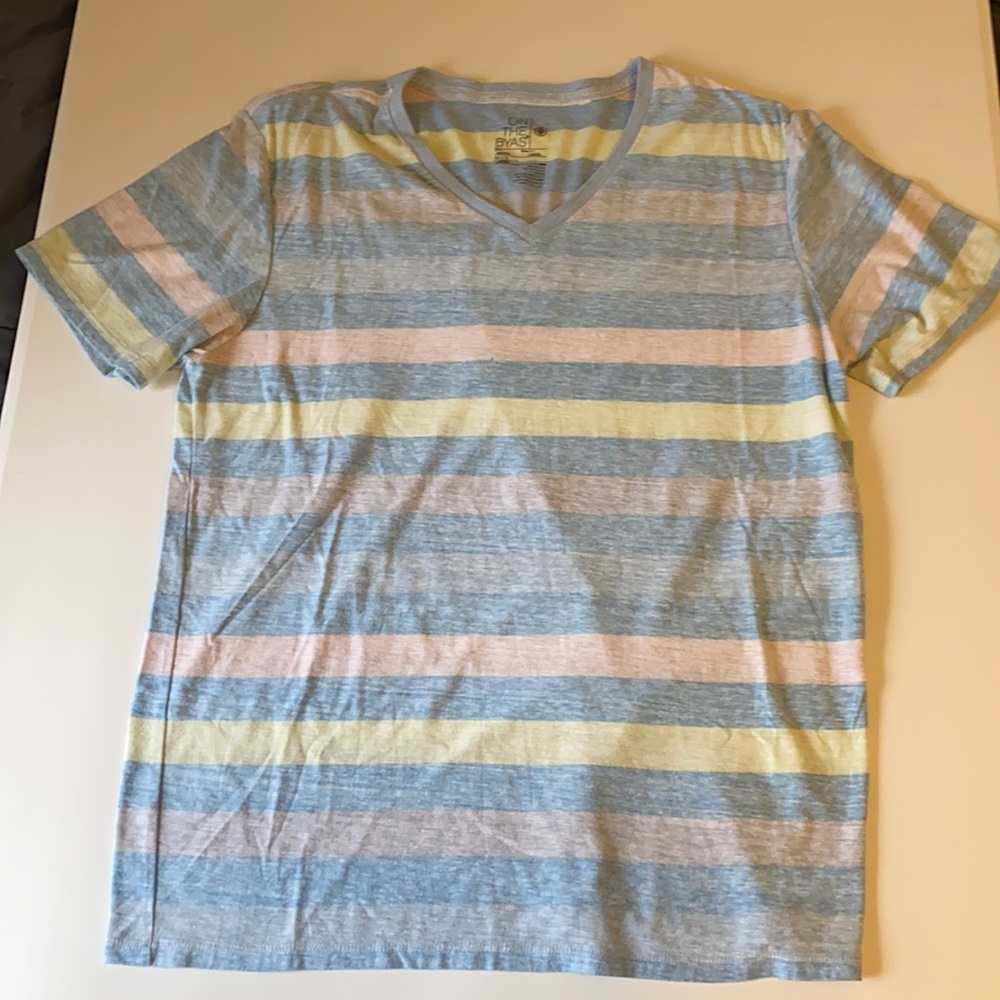 OnTheByas Striped V Neck Large